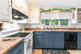 189 Gray Rd, Falmouth, ME 04105 - Photo 2