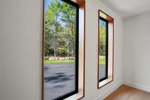 29 Carriage Hill Ln, South Berwick, ME 03908 - Photo 4