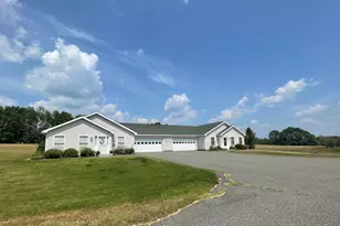 1 Glen Eagle Ct, Pittsfield, ME 04967 - Photo 2