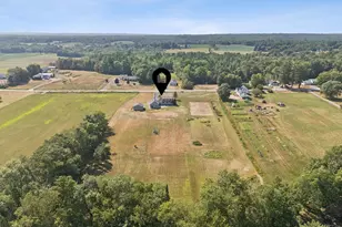 208 Pleasant St, Clinton, ME 04927 - Photo 4