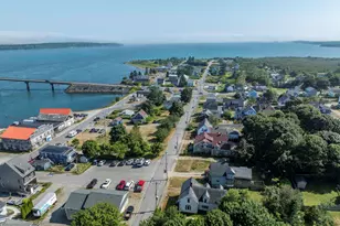 27 Pleasant St, Lubec, ME 04652 - Photo 2