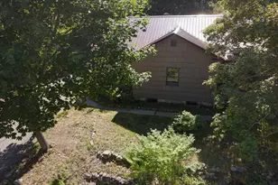 26 Pleasant St, Millinocket, ME 04462 - Photo 32