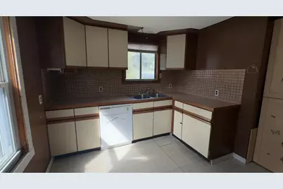 947 Sabattus Street, Lewiston, ME 04240 - Photo 4