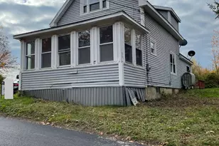 33 Pleasant St, Calais, ME 04619 - Photo 2