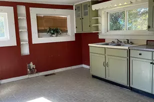 33 Pleasant St, Calais, ME 04619 - Photo 4