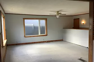 33 Pleasant St, Presque Isle, ME 04769 - Photo 4