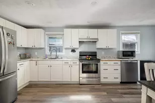 25 Heritage Dr, Eliot, ME 03903 - Photo 2