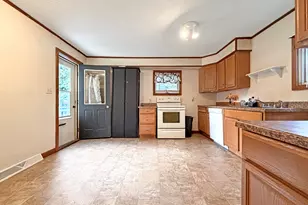 22 Washington St, Caribou, ME 04736 - Photo 6