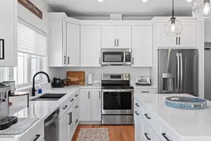 173 Tamrox Dr, Arundel, ME 04046 - Photo 2