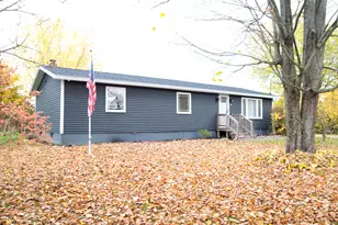 30 Cottage St, Fairfield, ME 04937 - Photo 4