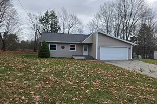 27 Mitchell St, Lewiston, ME 04240 - Photo 2