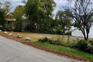 14 Dinsmore St, Skowhegan, ME 04976 - Photo 4