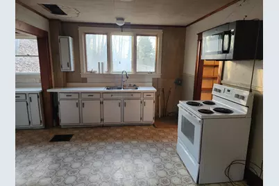 7 Beacon Street, Livermore Falls, ME 04254 - Photo 8