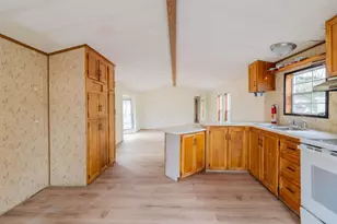 17 Tufton St, Brunswick, ME 04011 - Photo 4