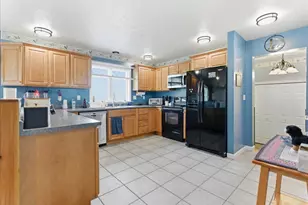 448 Lowell Town Rd, Wiscasset, ME 04578 - Photo 18