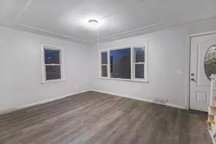 35 Oakland St, Waterville, ME 04901 - Photo 6