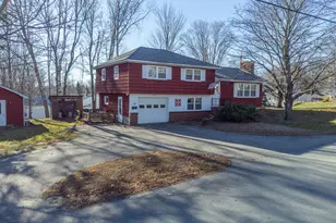 102 Connecticut Ave, Millinocket, ME 04462 - Photo 2