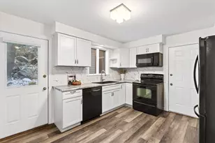18 Stoneledge Dr, Portland, ME 04102 - Photo 8