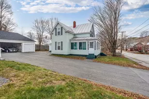 26 Pleasant St, Skowhegan, ME 04976 - Photo 4