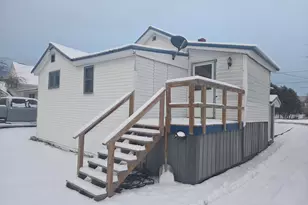 92 Bates St, Millinocket, ME 04462 - Photo 4