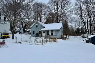 7 Grover St, Monmouth, ME 04259 - Photo 1