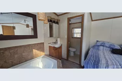 10 E Oxford Road, Oxford, ME 04270 - Photo 14