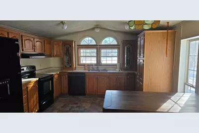 10 E Oxford Road, Oxford, ME 04270 - Photo 6