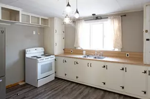 71 Franklin Ave, Houlton, ME 04730 - Photo 4