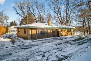 14 Osborne St, Fairfield, ME 04937 - Photo 2