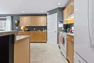 381 Pond Rd, Lewiston, ME 04240 - Photo 10