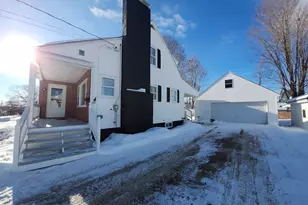 34 Maple St, East Millinocket, ME 04430 - Photo 2