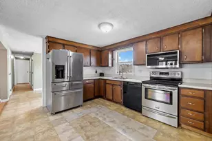 18 Plymouth Dr, Biddeford, ME 04005 - Photo 10