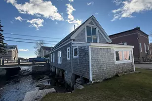 10 W Main St, Vinalhaven, ME 04863 - Photo 2