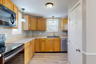 30 Cottage St, Lewiston, ME 04240 - Photo 4