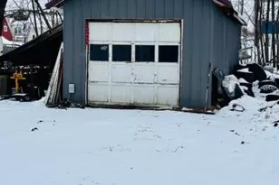 8 Chestnut St, Skowhegan, ME 04976 - Photo 2