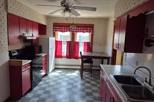 90 Bates St, Millinocket, ME 04462 - Photo 6