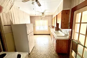 34 Lincoln St, Millinocket, ME 04462 - Photo 8