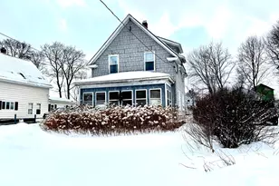 34 Lincoln St, Millinocket, ME 04462 - Photo 2