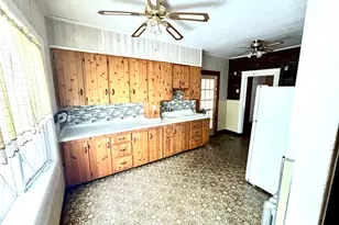 34 Lincoln St, Millinocket, ME 04462 - Photo 6