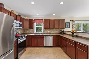 10 Country Dr, Old Orchard Beach, ME 04064 - Photo 4