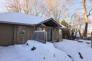 9 James St, Belfast, ME 04915 - Photo 2