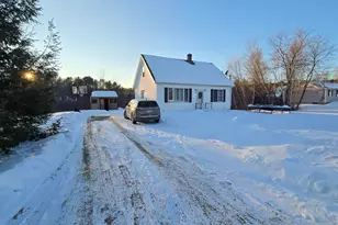 122 Meadow Ln, Farmington, ME 04938 - Photo 1