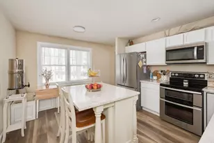 22 Summer Ln, Kittery, ME 03904 - Photo 4