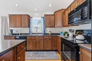 29 Poplar St, Old Orchard Beach, ME 04064 - Photo 8