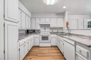 14 Hornet St, Brunswick, ME 04011 - Photo 10