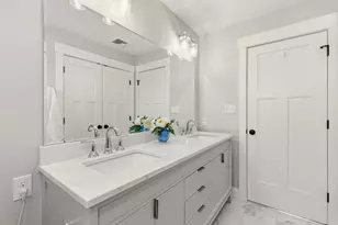 9 Cobblestone St, Falmouth, ME 04105 - Photo 4