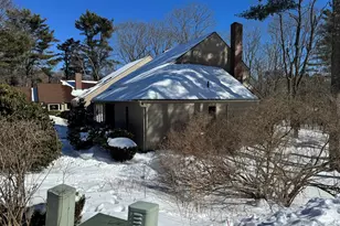 39 Wildwood Dr, Cape Elizabeth, ME 04107 - Photo 2