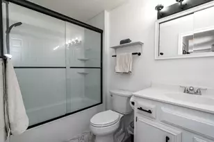 39 Wildwood Dr, Cape Elizabeth, ME 04107 - Photo 12