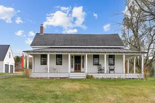 10 Round Hill Ln, Brunswick, ME 04011 - Photo 2