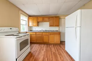 323 Cumberland St, Rumford, ME 04276 - Photo 12